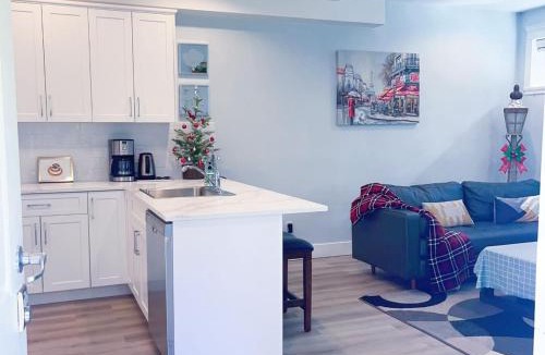 Langford Apartment | Ground level two bedrooms Suite near Lake and Golf Course