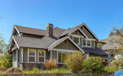 Langford Apartment | Ground level two bedrooms Suite near Lake and Golf Course