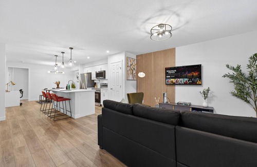 Southwest Edmonton House | Group Stay for 12 | PS5 Game Room | 3 Baths