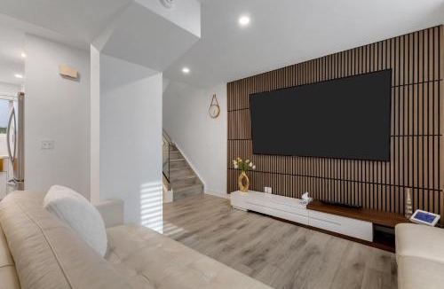 Crescent Heights House | Guest House in Calgary Downtown