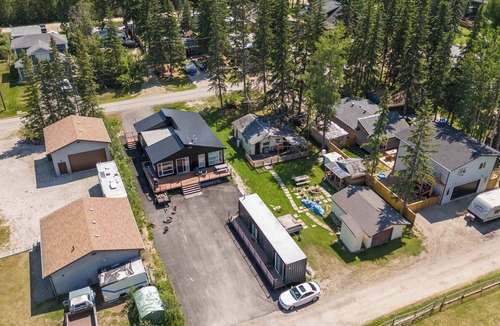 Central Alberta House | Guest house in Val Quentin with partial lake view