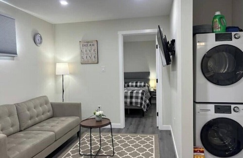 Regina House | Guest Suite - Cozy Crib