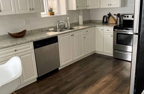 Central Lonsdale Apartment | Guest Suite in North Van