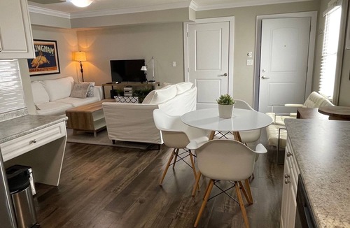 Central Lonsdale Apartment | Guest Suite in North Van