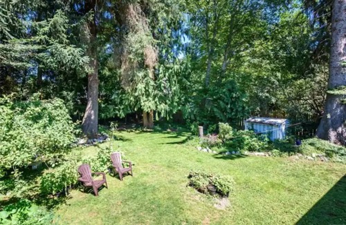 Comox House | Gull BnB - Lower Suite w/Fireplace