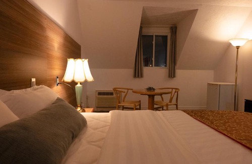 Cowansville Hotel | Hôtel Cowansville