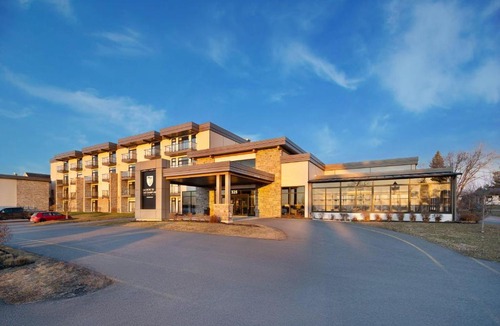 Venise-en-Quebec Hotel | Hôtel du Lac Champlain, an Ascend Collection Hotel
