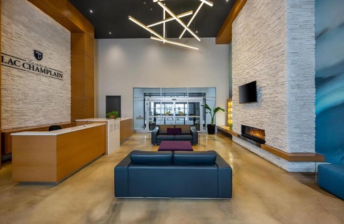 Venise-en-Quebec Hotel | Hôtel du Lac Champlain, an Ascend Collection Hotel