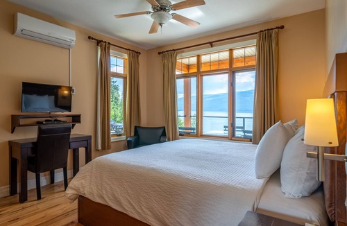 Nakusp Hotel | Halcyon Hot Springs Resort