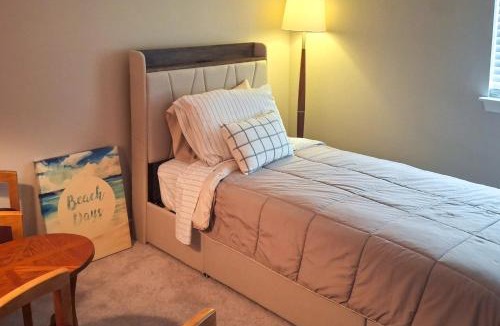 Hampton House | Hampton Condo: By Convention Center & Coliseum!