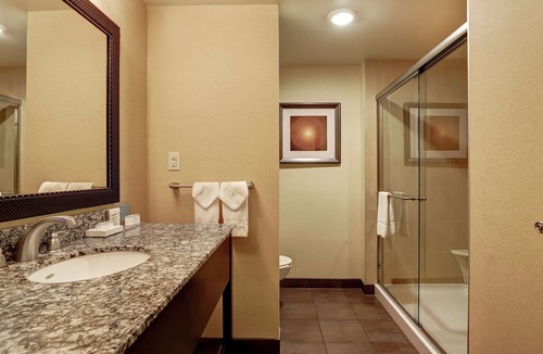 Chilliwack Proper Village West Hotel | Hampton Inn by Hilton Chilliwack