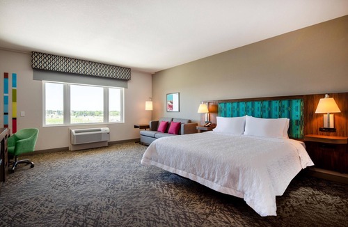 Northwest Edmonton Hotel | Hampton Inn & Suites by Hilton Edmonton St. Albert