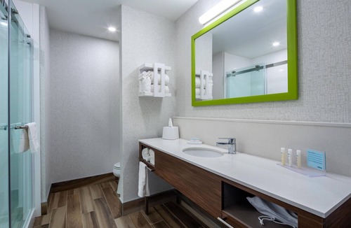 Northwest Edmonton Hotel | Hampton Inn & Suites by Hilton Edmonton St. Albert