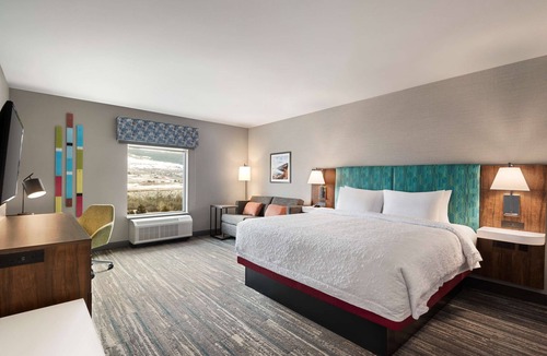 North Glenmore Hotel | Hampton Inn & Suites by Hilton Kelowna Airport