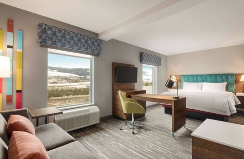 North Glenmore Hotel | Hampton Inn & Suites by Hilton Kelowna Airport