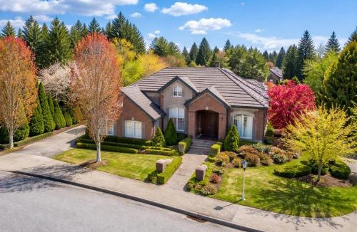 Westwood Plateau Bed & Breakfast | Hampton Luxe House