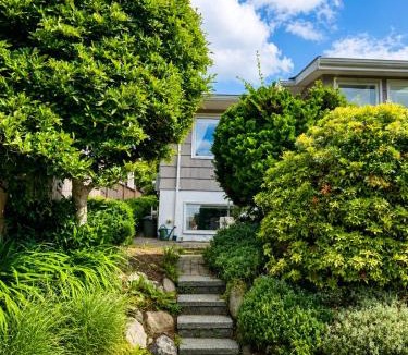 Hollyburn Apartment | Happy, Cozy, Loving Guest Space in West Vancouver
