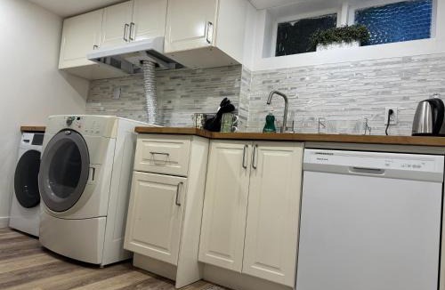 Hollyburn Apartment | Happy, Cozy, Loving Guest Space in West Vancouver