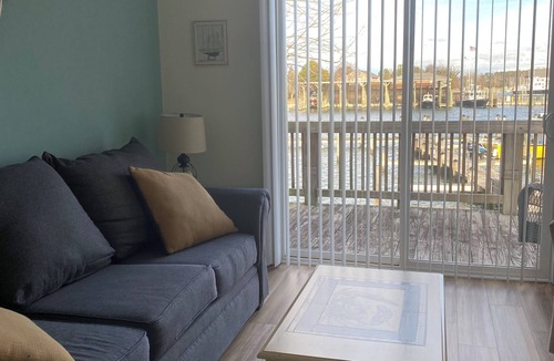 Solomons Villa | Harbor Light-Back Creek Villa Open Deck
