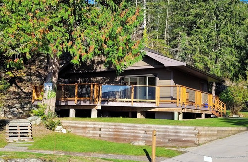 Irvines Landing Cabin | Harbour Hideaway - Steps from the Ocean with a Private Hot Tub