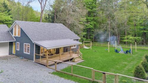 Fishs Eddy House | Hare & Hollow with Hot Tub & Fenced Yard
