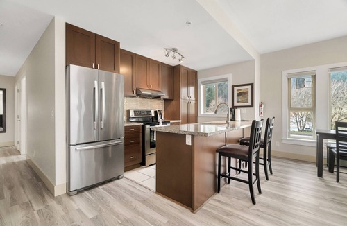 Harrison Hot Springs Apartment | Harmony Haven 2BR Lakefront Suite
