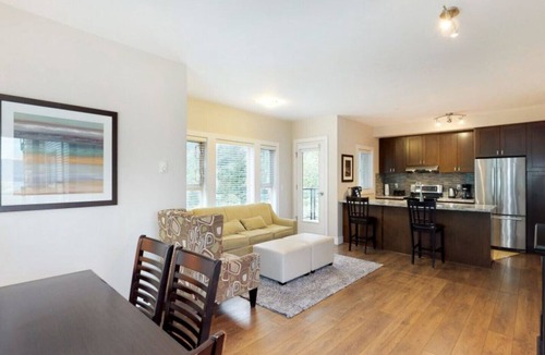 Harrison Hot Springs House | Harrison Lake View Suites - Two Bedroom Grand Suite 3