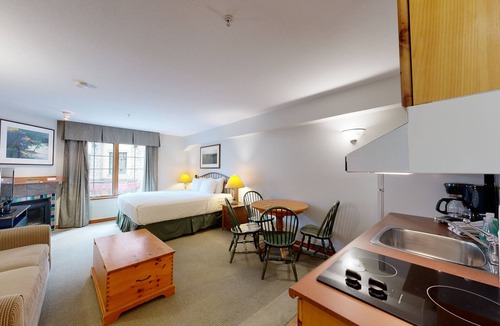 Sun Peaks Hotel | Hearthstone Lodge #312