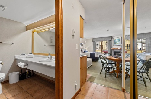 Sun Peaks Hotel | Hearthstone Lodge #314