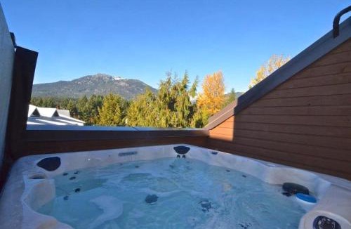 Whistler Village Apartment | Hearthstone Lodge - Hot tub - Village location - One bedroom loft