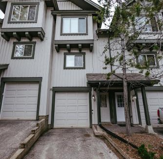 Panorama Apartment | Hearthstone Townhomes by StayIn