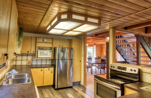 Forest Ridge Estates House | Hebron Cabin | 4BR | Hot Tub | Pet Friendly