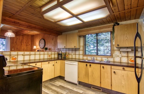 Forest Ridge Estates House | Hebron Cabin | 4BR | Hot Tub | Pet Friendly