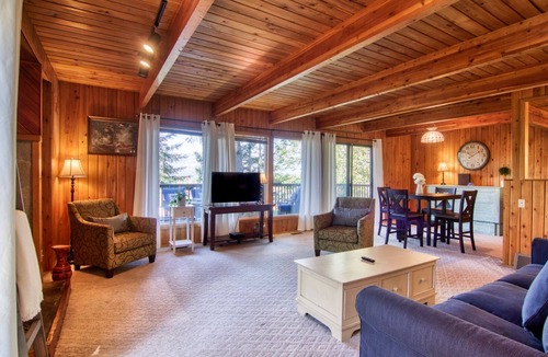 Forest Ridge Estates House | Hebron Cabin | 4BR | Hot Tub | Pet Friendly