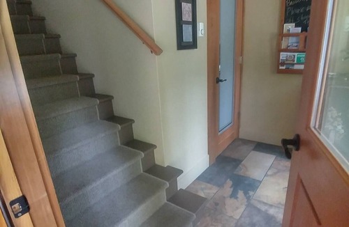Regional District of Nanaimo Bed & Breakfast | Hemlock Room