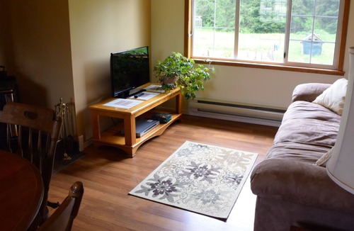 Courtenay Cabin | Heritage cabin on picturesque 5.5 acres on the Tsolum River. Great for families
