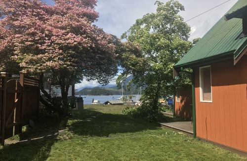 Sechelt Cabin | Heron Cabin on the water with beach access