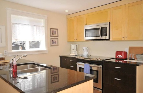 Sidney House | Heron View Cottage Coastal Family Stay