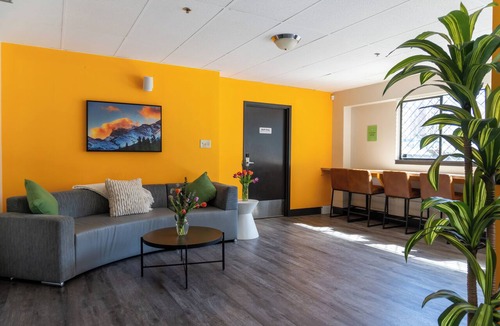 Davie Village Hostel | HI Vancouver Downtown - Hostel