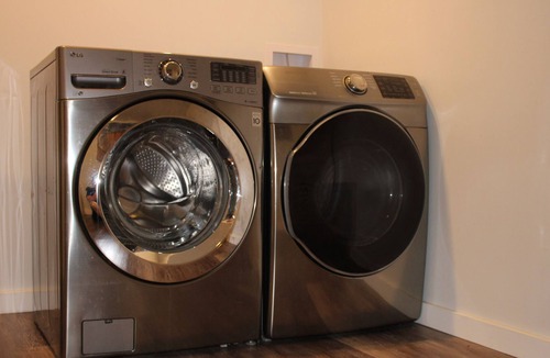 Saanich West Apartment | Hidden Gem 15 min to downtown Victoria, no cleaning fee