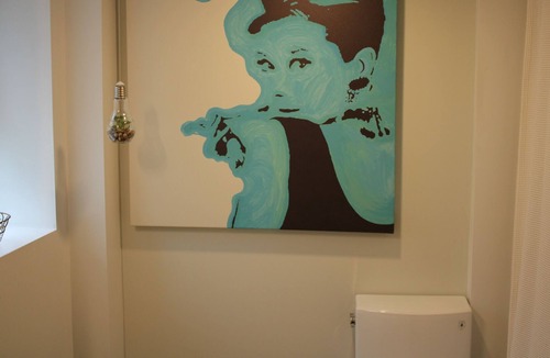 Saanich West Apartment | Hidden Gem 15 min to downtown Victoria, no cleaning fee