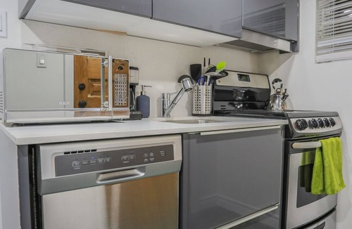 Bickford Park House | Hidden Gem In Sought-After Little Italy