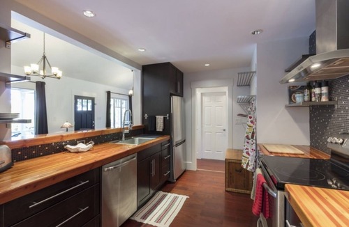 Kensington-Cedar Cottage House | Hidden Gem l Centrally Located l Beautiful Home