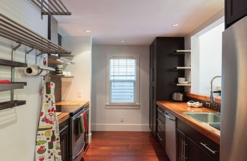 Kensington-Cedar Cottage House | Hidden Gem l Centrally Located l Beautiful Home