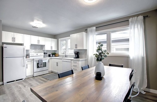 Northeast Edmonton House | Highlands Beautiful Main Floor