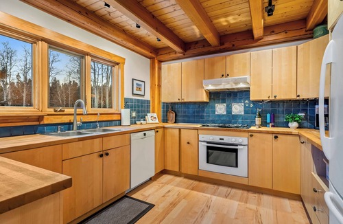 Bragg Creek House | Highlands Homestead Luxury Retreat
