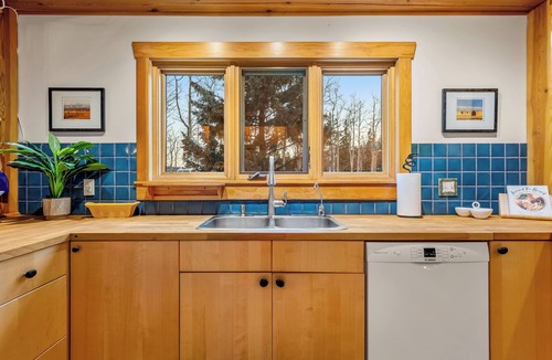Bragg Creek House | Highlands Homestead Luxury Retreat