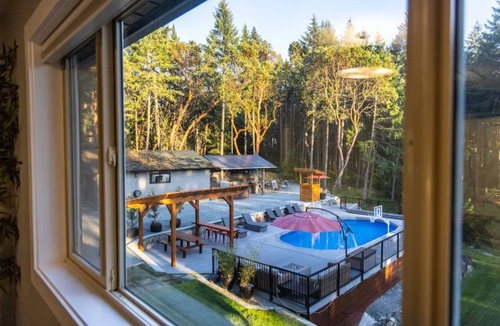 Highlands House | Highlands Oasis BC