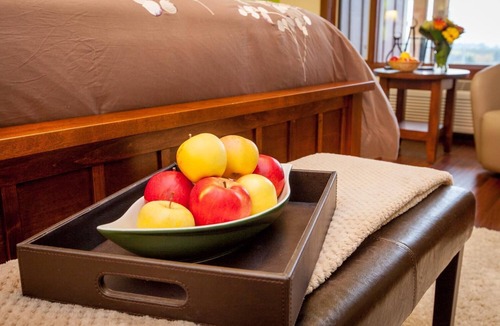 Toovey Heights Bed & Breakfast | Hillcrest Farm Market B&B