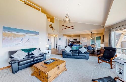 Big White Ski Resort Apartment | Hilltop Hideaway Condo - Legacy 401A